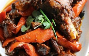 Thịt cừu hầm rau củ