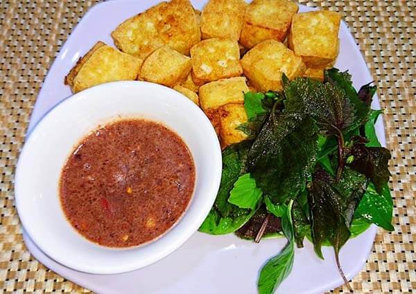 đậu phụ chấm mắm tôn