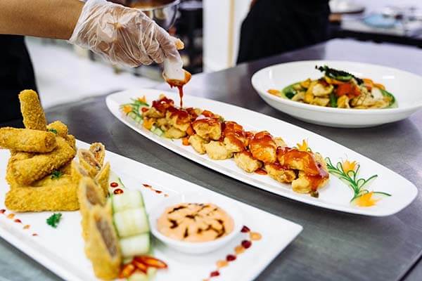 thực đơn đãi tiệc đám cưới bình dân