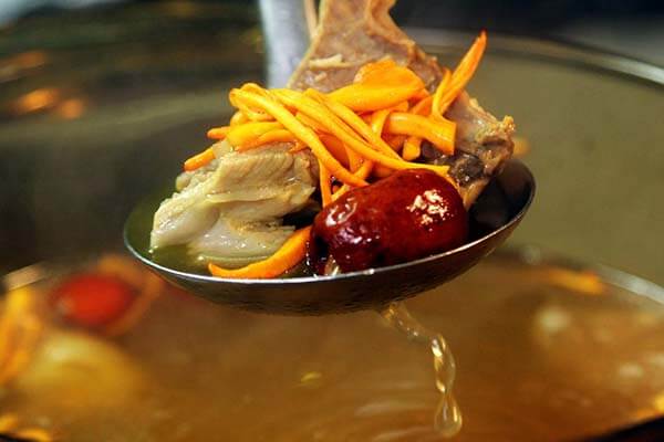 Canh thịt dê nấu đông trùng hạ thảo