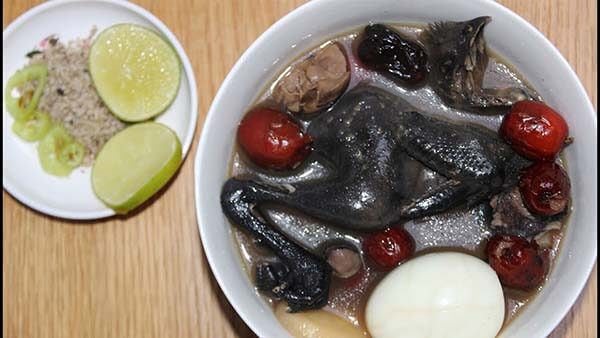 gà ác nấu chân vịt