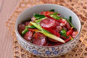 Lạp xưởng khô xào tỏi