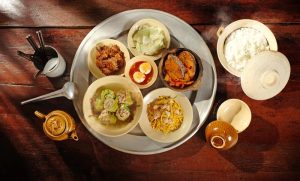 Mâm cơm gia đình Việt Nam