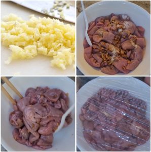 Ướp các nguyên liệu dồi trường để chiên giòn