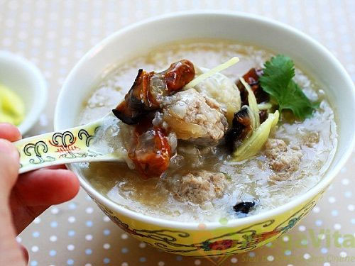bé mấy tháng ăn được thịt dê