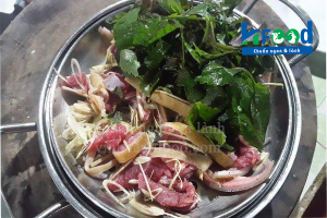 Dê hấp chấm mắm tôm