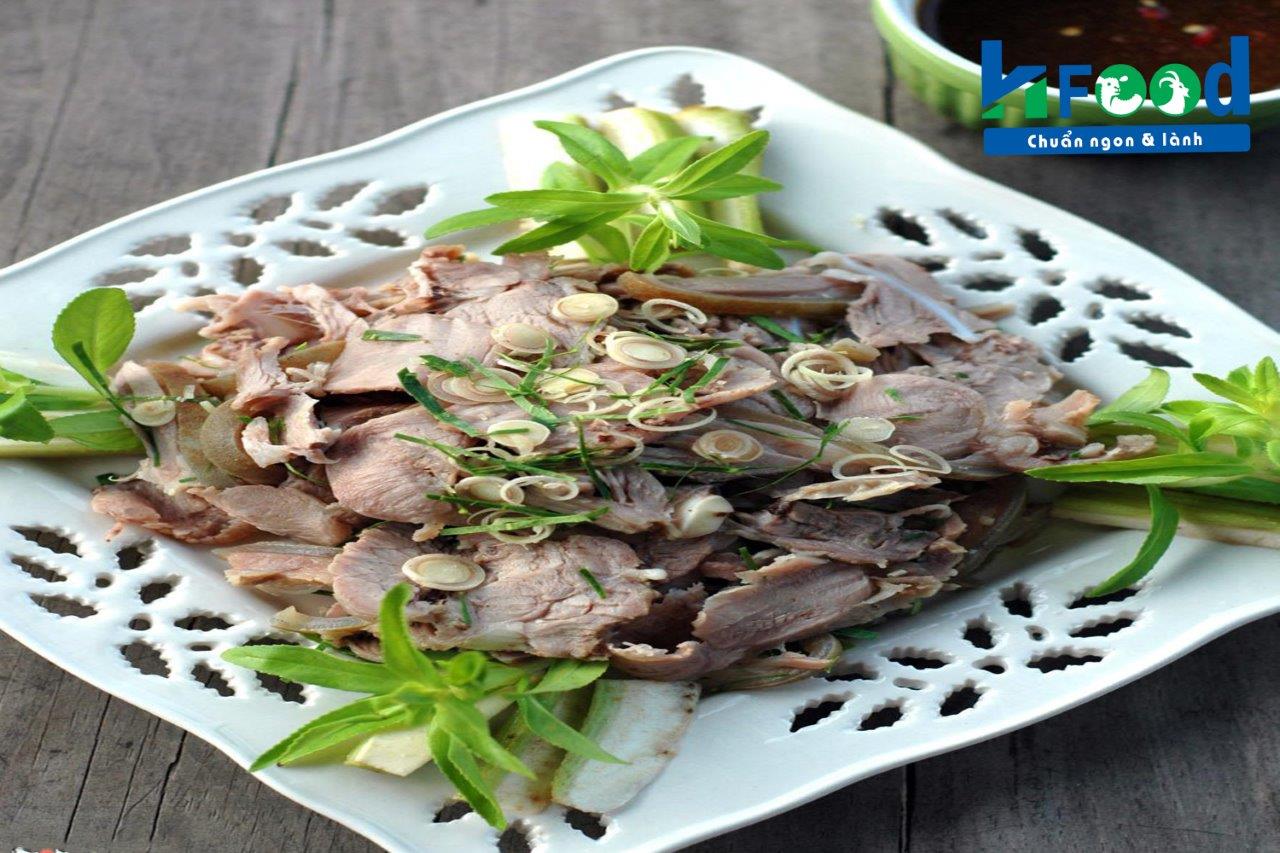 Dê hấp chấm mắm tôm