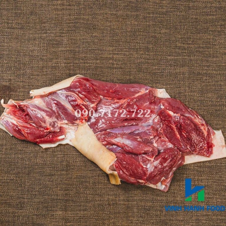 Thịt dê đông lạnh nguyên miếng với màu sắc tự nhiên
