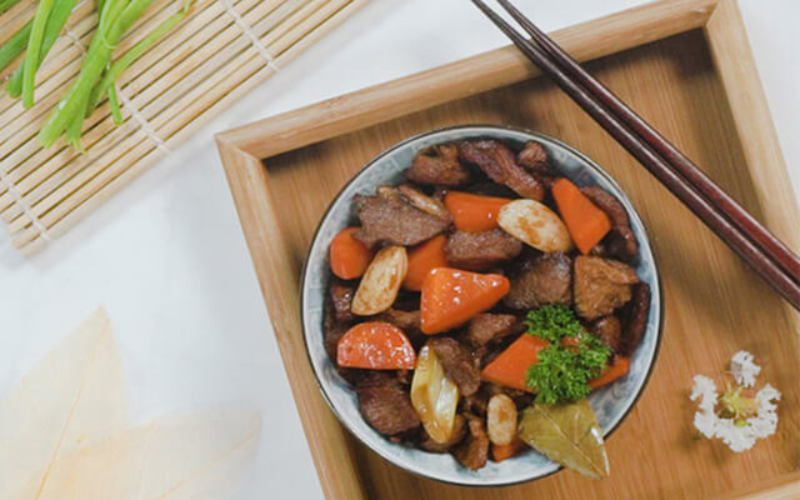 Thịt cừu xào rau củ trong nhóm các món cừu cho nhà hàng