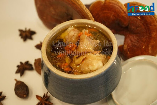 Món ăn làm từ thịt dê với chân dê hầm thuốc bắc thơm mềm